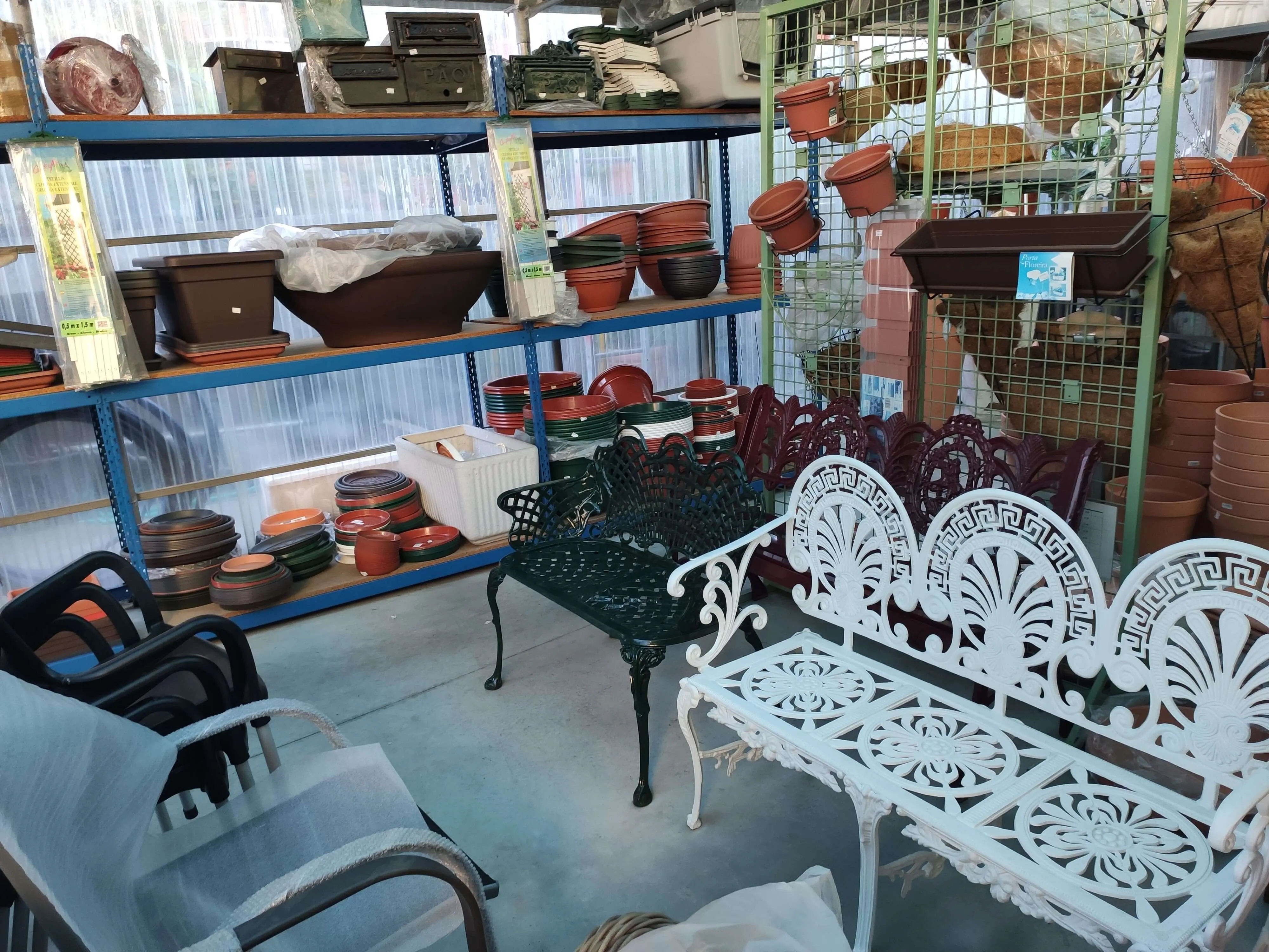 Jardim e Exterior — plantas, árvores e mobiliário