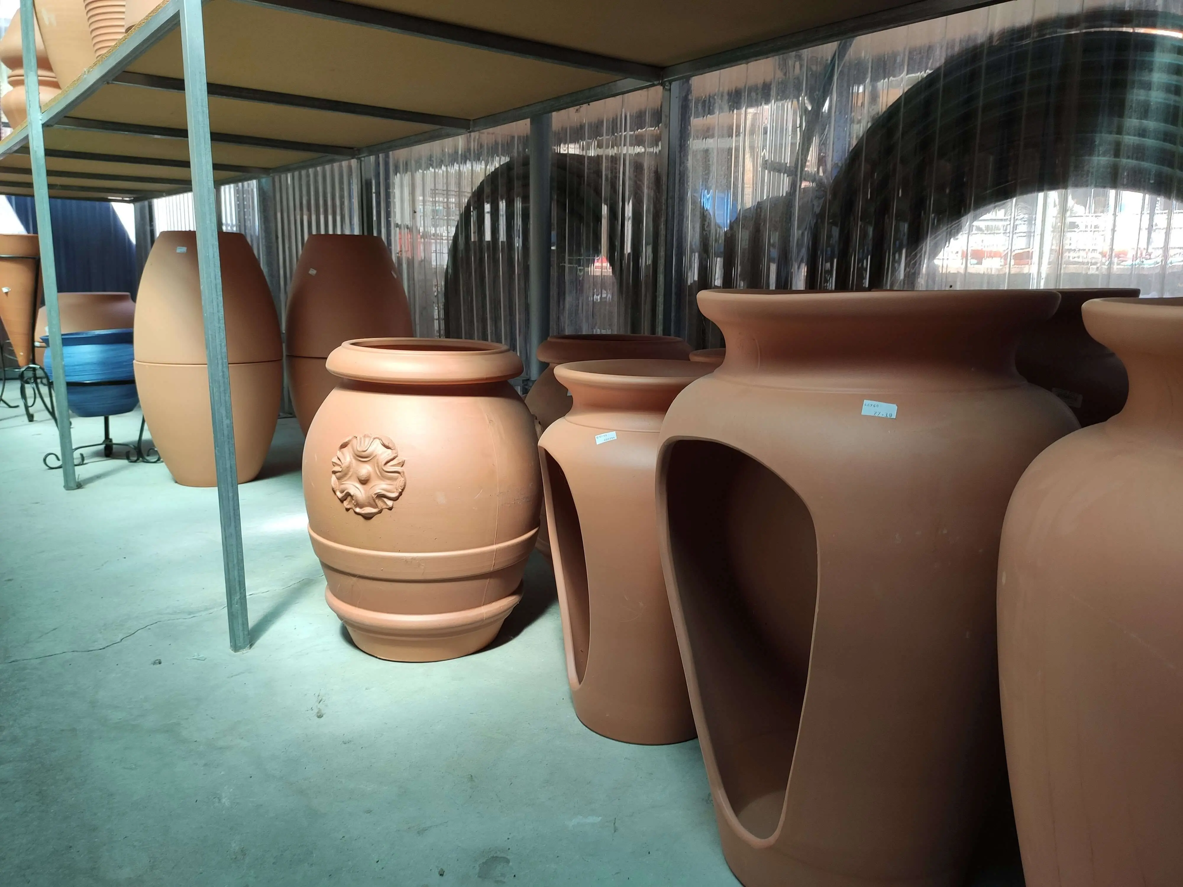 Decoração — cerâmicas, cobre e artigos decorativos